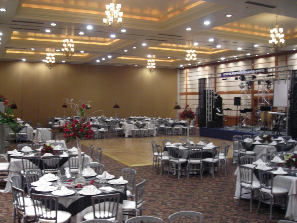 Hotel Royal Garden Reynosa Exterior foto